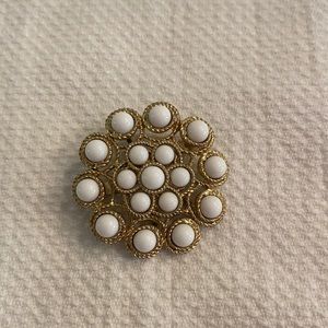 Stella&Dot Vintage Paradise Gold and White Floral Brooch Pin Retired Sample